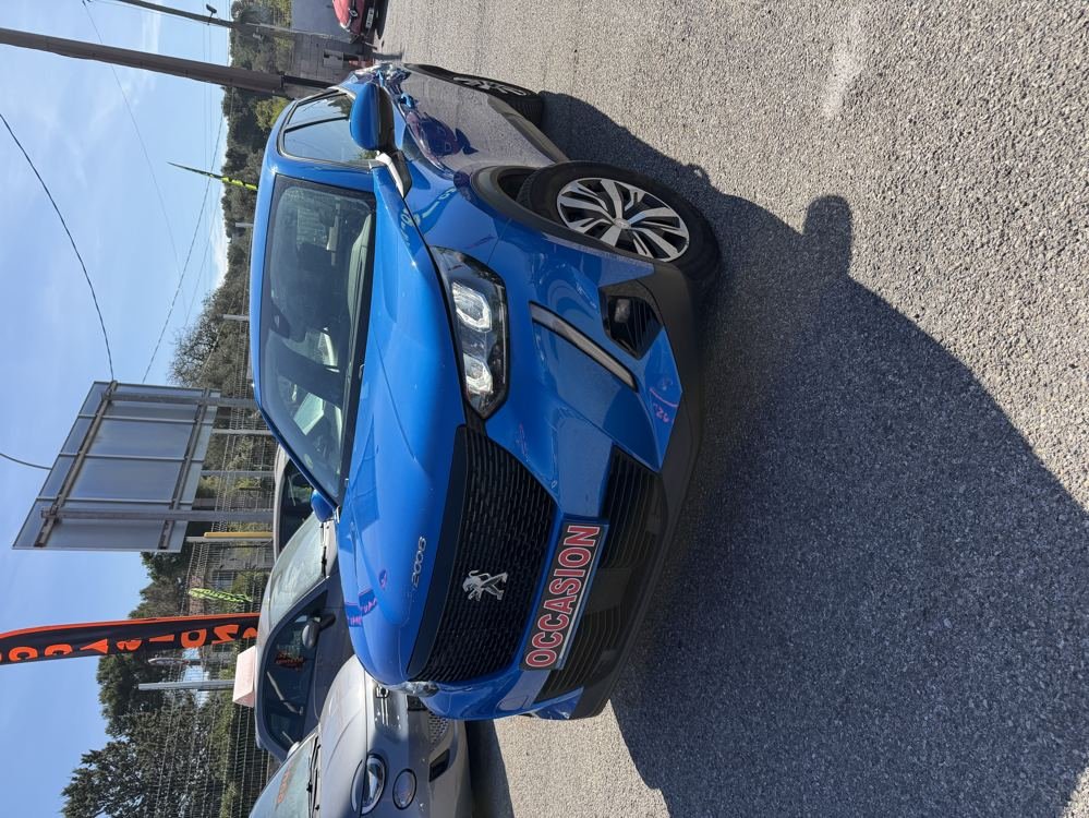 Peugeot 2008 bleu vendu